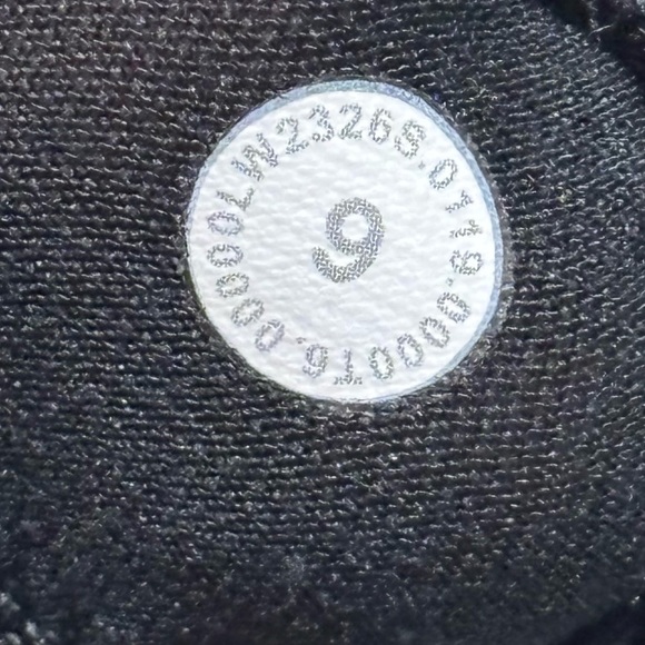 Lululemon Energy Bra Black Size 6 - Picture 9 of 9